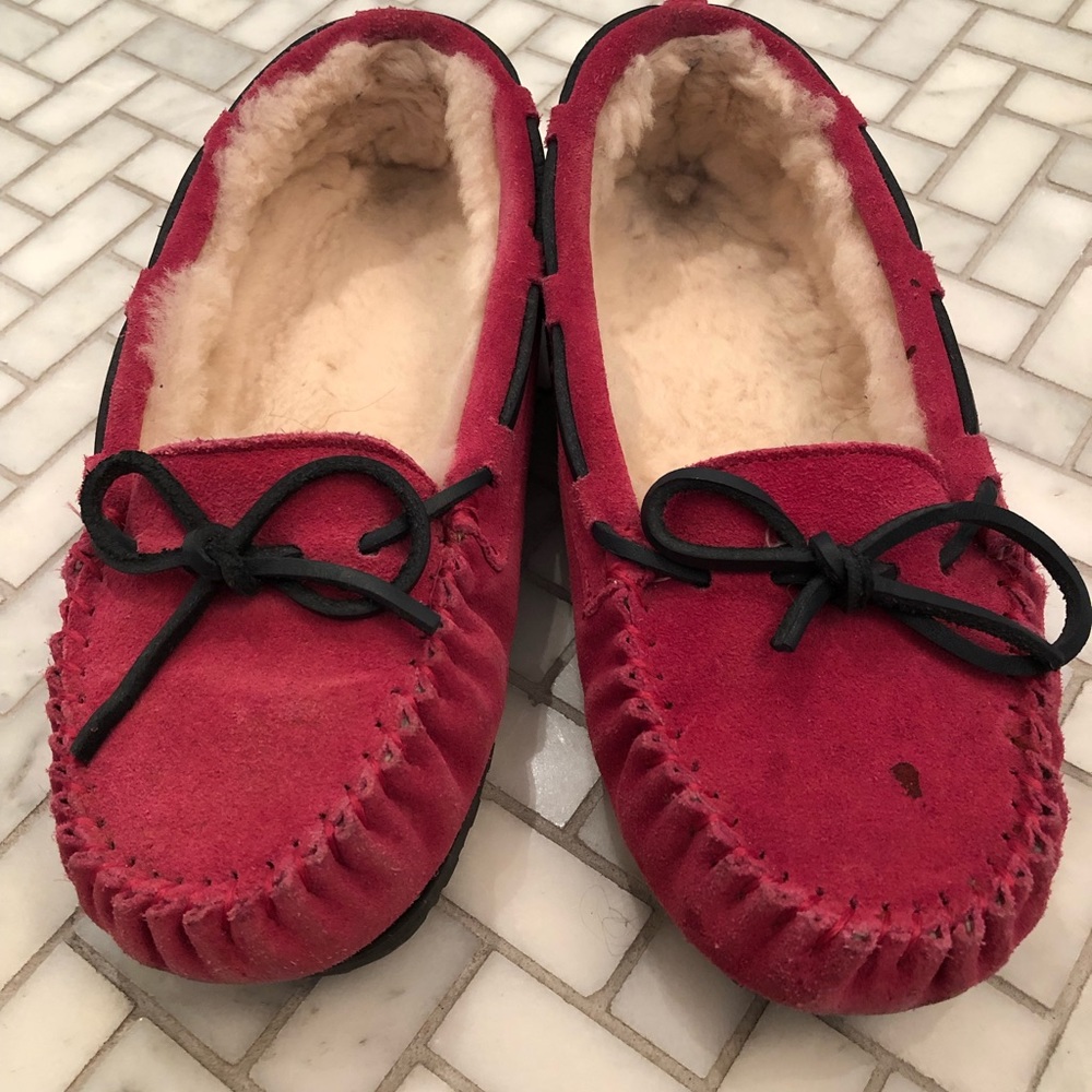 Pink vineyard vines slippers